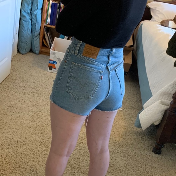 Levi’s Ribcage Shorts - Picture 8 of 8